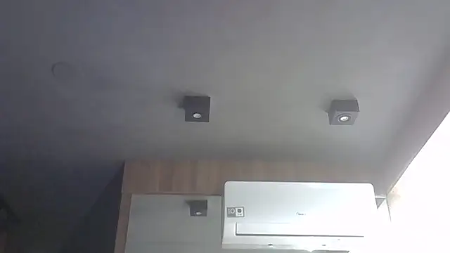 SkinnyKitten live sex cam