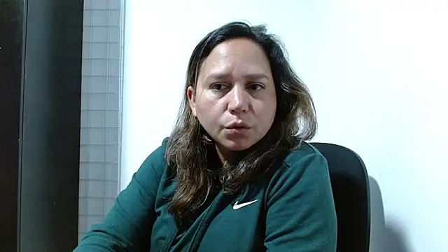 LauraReeves live sex cam