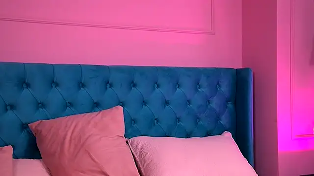 TaliaMorenne live sex cam