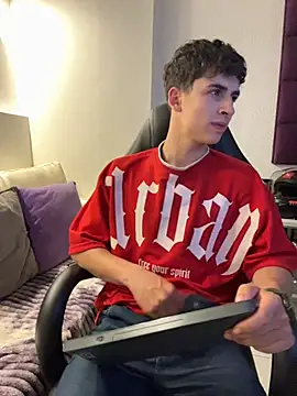 AdrianRinaldi live sex cam