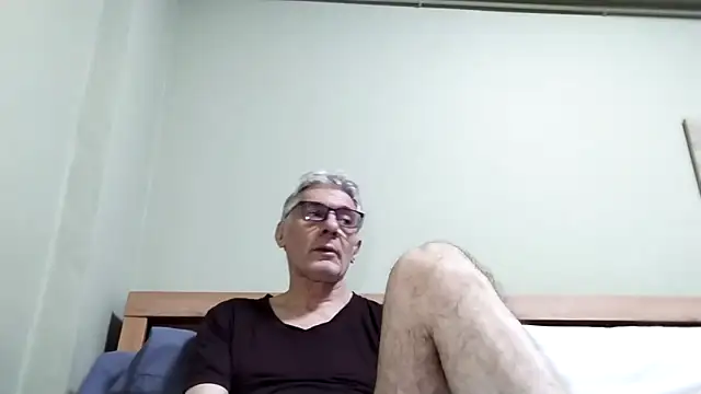 BIGUNCUTHARDCOCK live sex cam