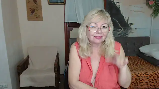 EvelynLoveShy live sex cam