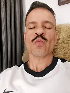 juniortche1313 live sex cam