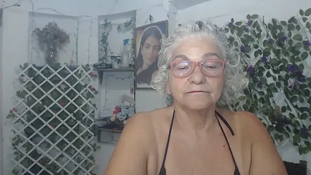 FunnyGrandma live sex cam