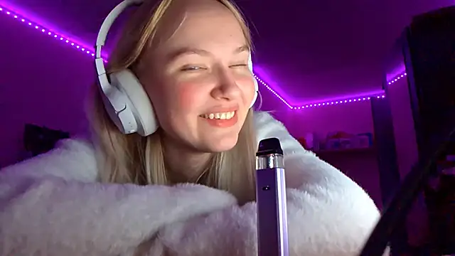 KarinRobertson live sex cam