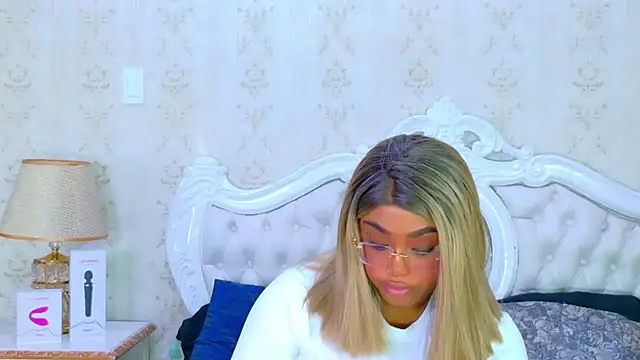 TianahGlow live sex cam