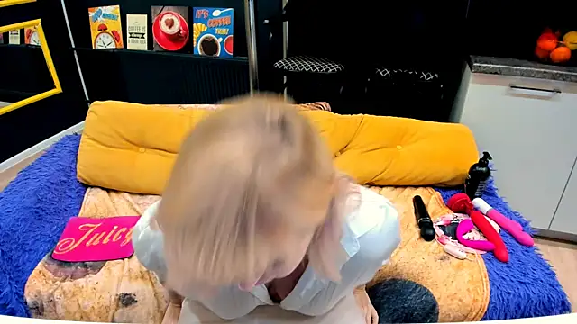 FlirtyMary live sex cam