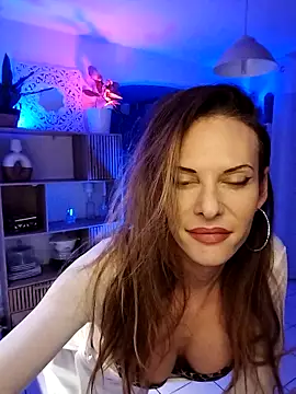 Luna_Kitanna live sex cam