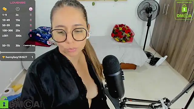 isa_loves_cum live sex cam