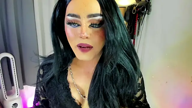 DominaAurumXXX live sex cam