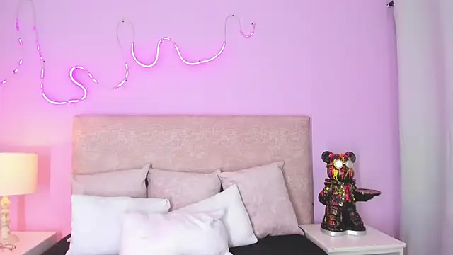 EmaRae1499 live sex cam