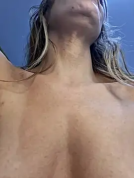 Elianasuarezz live sex cam