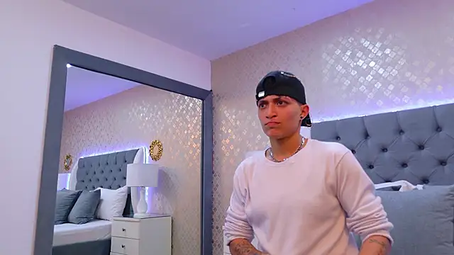 ZoeKrug live sex cam