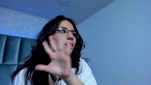 HollyPeach live sex cam