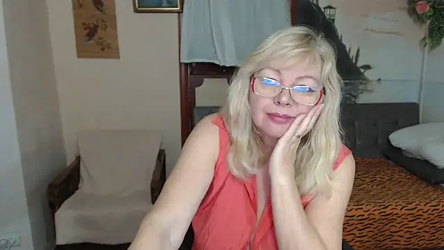 EvelynLoveShy live sex cam