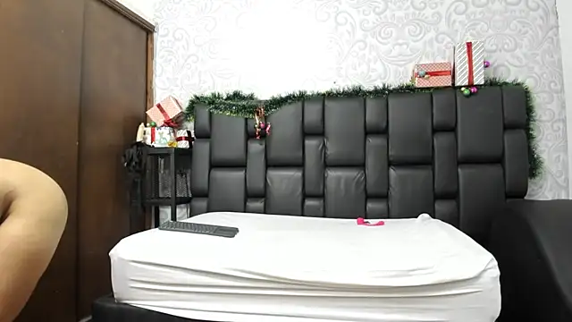 LucyAndBella live sex cam