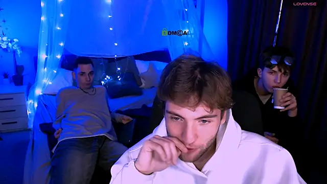 travis_wolf_ live sex cam