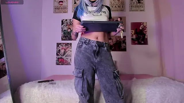 Luna-Chann live sex cam