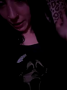 MissMidnightUK live sex cam