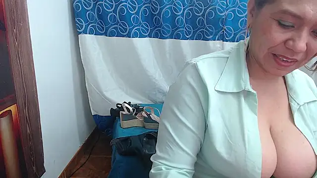 dannamomcerrat live sex cam