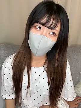 emiiiii1001 live sex cam