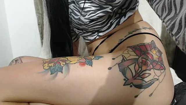 AlejaRosuie live sex cam