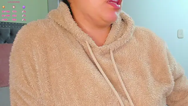 Kyllie_B live sex cam