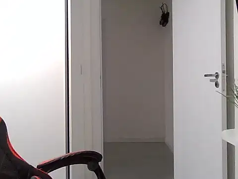 JUNINHOLEKEJR live sex cam