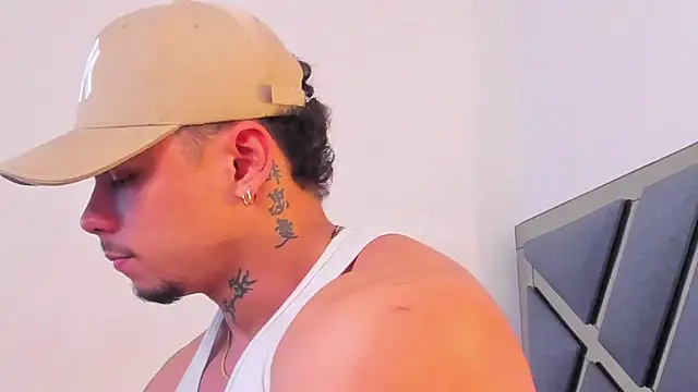 NoahhBrown live sex cam