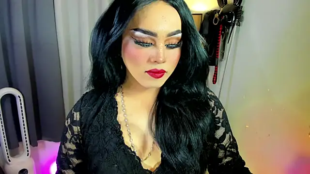 DominaAurumXXX live sex cam