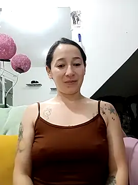 emilypoppy3 live sex cam