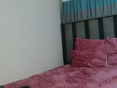SlimEbonydoll live sex cam