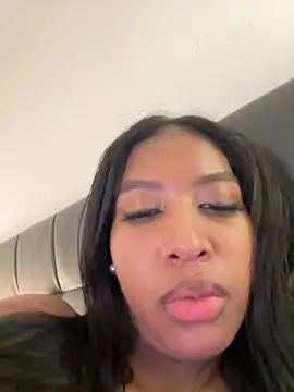 IamCrystal2 live sex cam