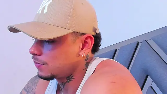 NoahhBrown live sex cam