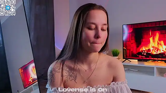 FalineDowlen live sex cam