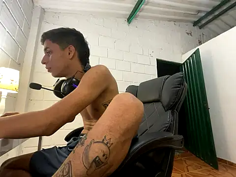 Max_TheHorseDick live sex cam