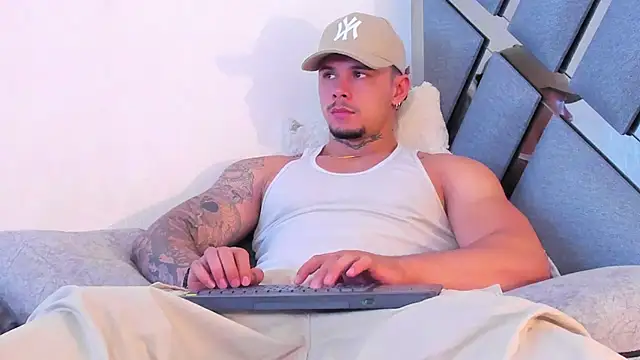 NoahhBrown live sex cam