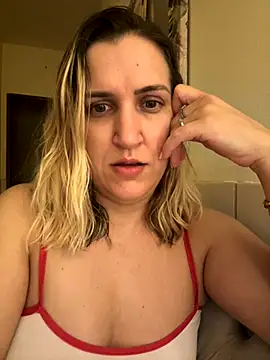 Bia_sexynovaes live sex cam