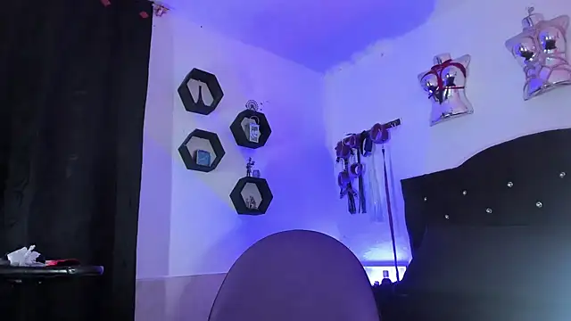 LucyStrike_ live sex cam