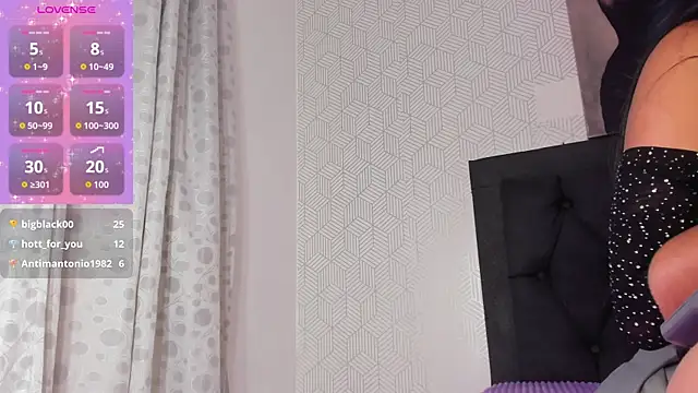 Selena_fox7 live sex cam