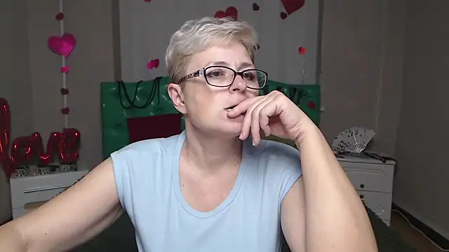 EmiliaGree live sex cam