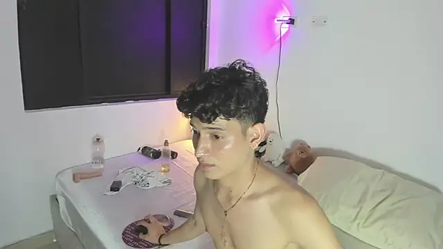 Benjamin_Buster live sex cam
