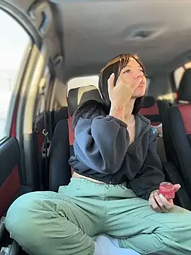 JulliaVegas live sex cam