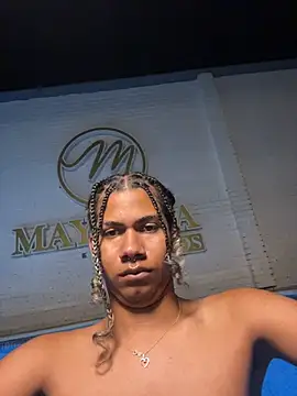 Maxim-Walker live sex cam