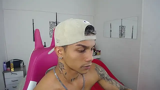 Leonard_Price live sex cam