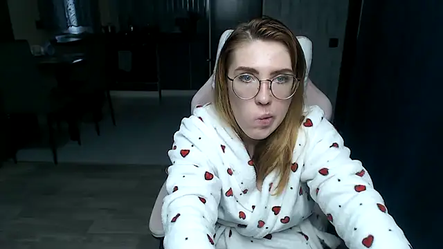 Reginasmilee live sex cam