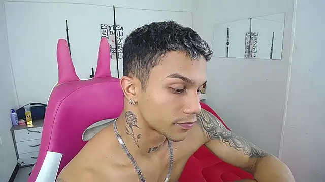 Leonard_Price live sex cam