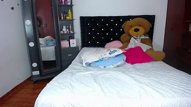 BellaKarla live sex cam