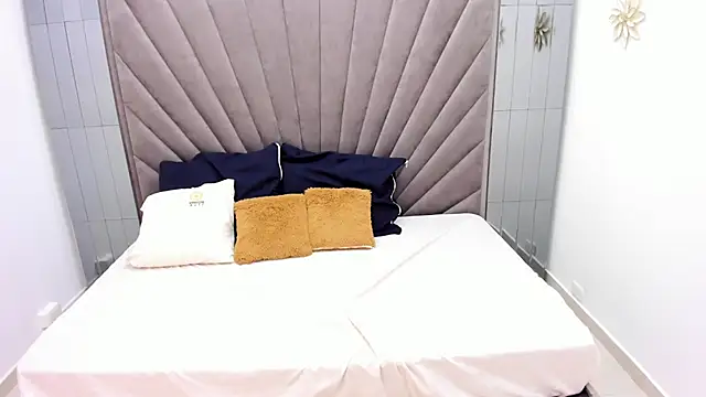 ElenaHills live sex cam