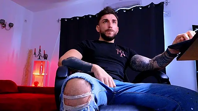 MightyAaron66 live sex cam